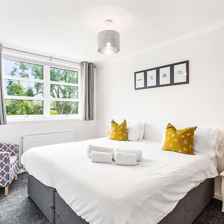 Niksa Serviced Accommodation - 3 Bedroom House Welwyn Garden City Kültér fotó