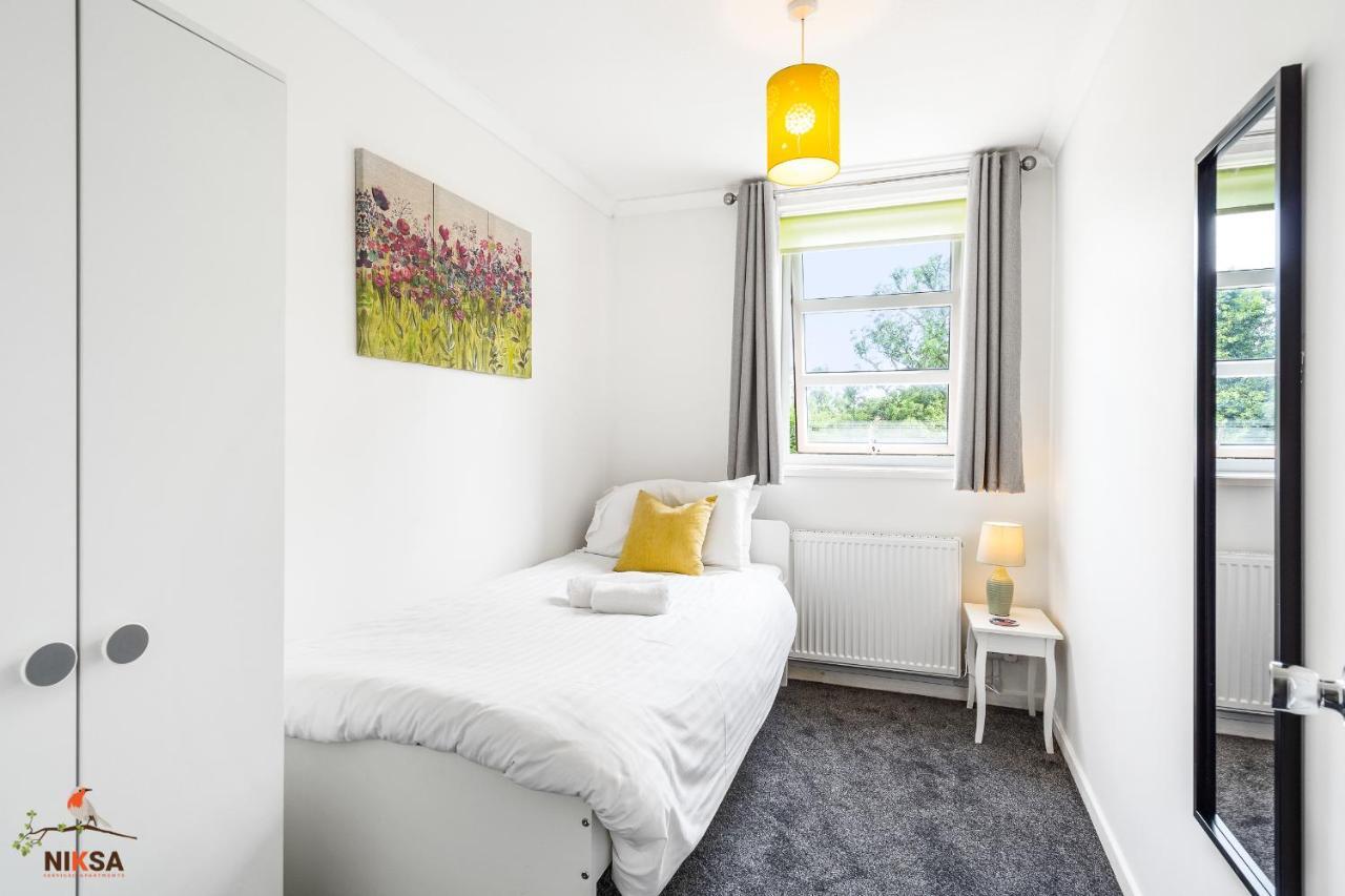 Niksa Serviced Accommodation - 3 Bedroom House Welwyn Garden City Kültér fotó