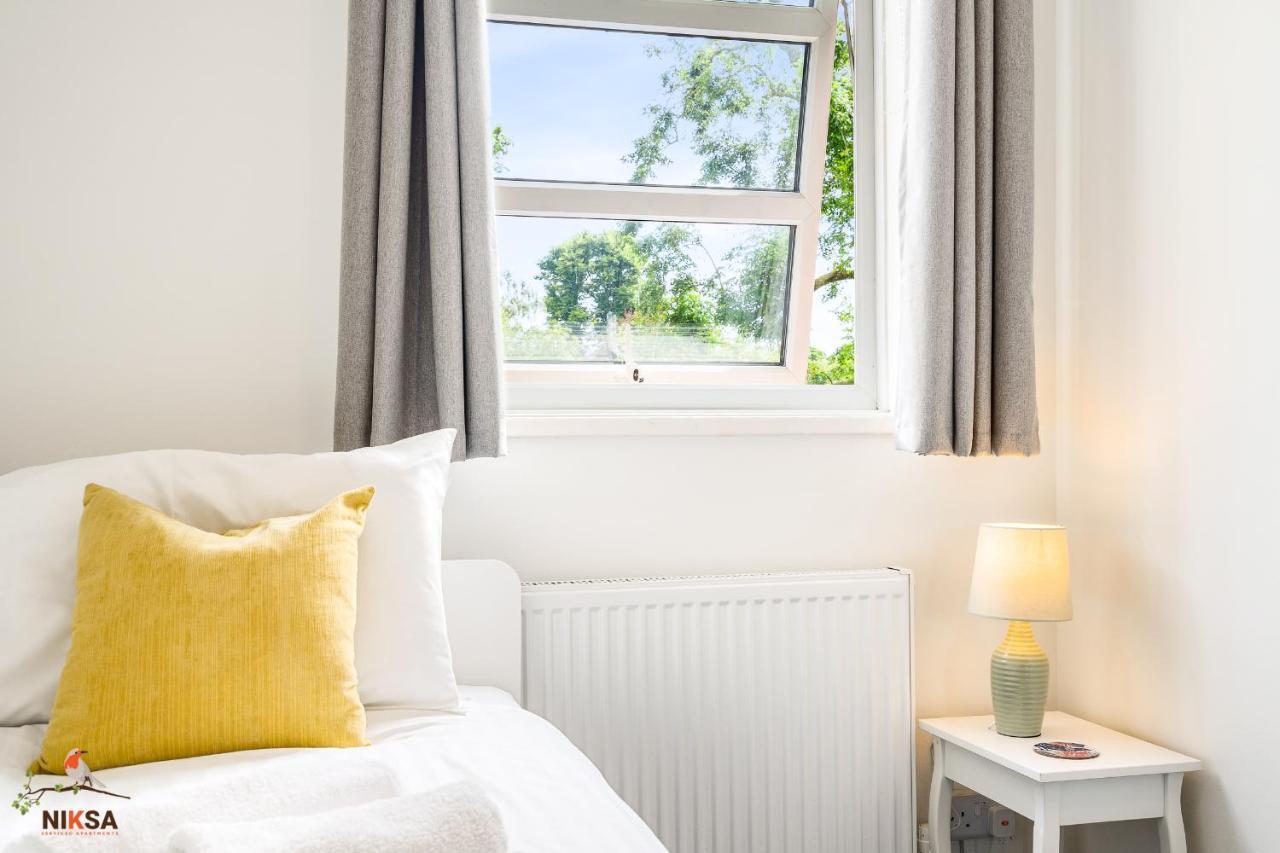 Niksa Serviced Accommodation - 3 Bedroom House Welwyn Garden City Kültér fotó