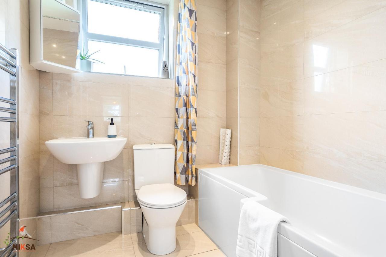 Niksa Serviced Accommodation - 3 Bedroom House Welwyn Garden City Kültér fotó