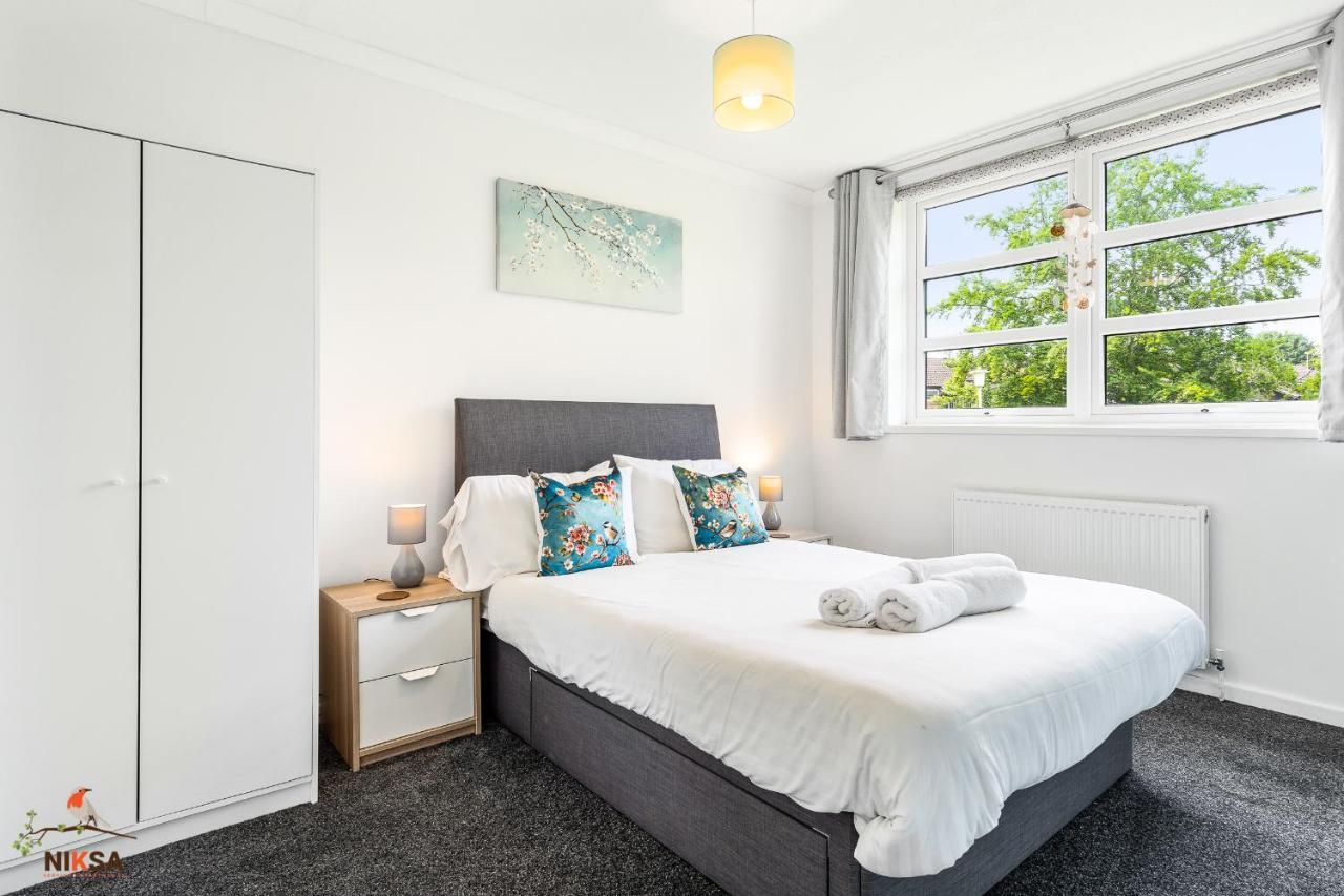 Niksa Serviced Accommodation - 3 Bedroom House Welwyn Garden City Kültér fotó