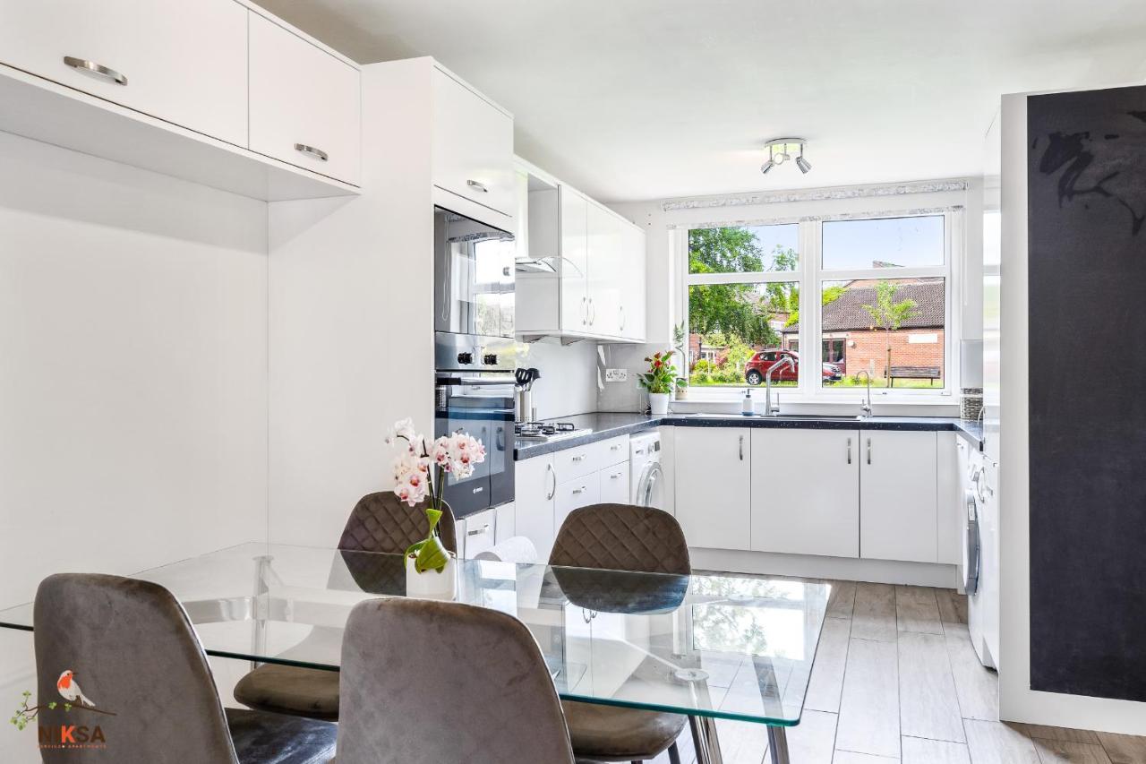 Niksa Serviced Accommodation - 3 Bedroom House Welwyn Garden City Kültér fotó
