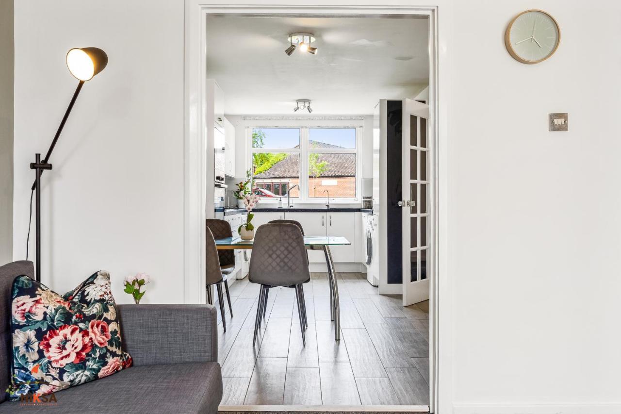 Niksa Serviced Accommodation - 3 Bedroom House Welwyn Garden City Kültér fotó